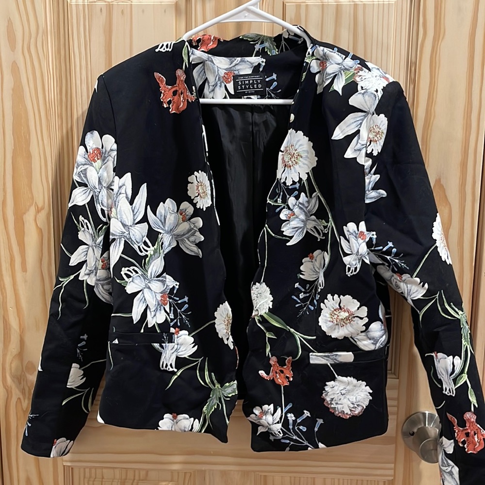 Made for everybody… a blazer with shoulder pads
